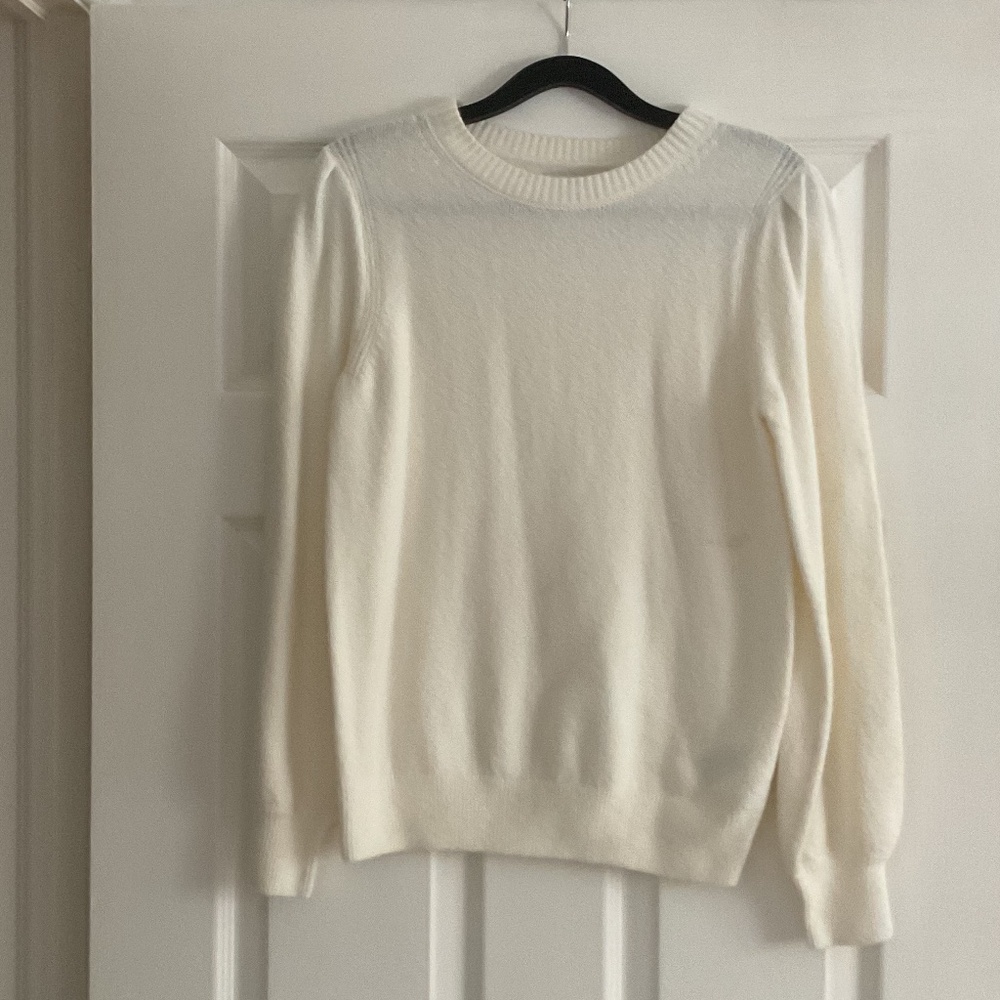 2 FOR $12!  🇨🇦Amazon Essentials Cream Sweater - Size XS